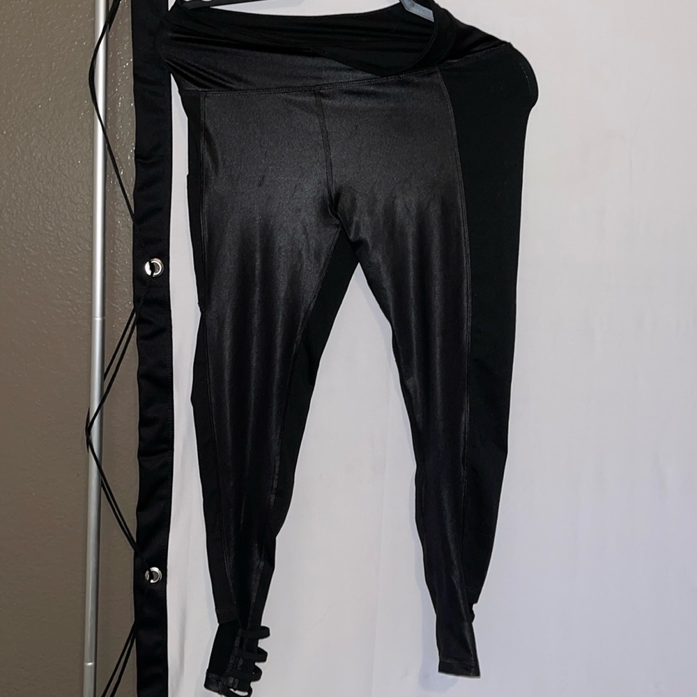 Cx j cute, sporty black legging with slits on the side
